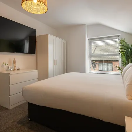 4 Bedroom With Parking Harrogate