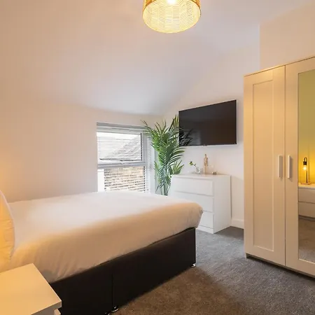 4 Bedroom With Parking * Harrogate