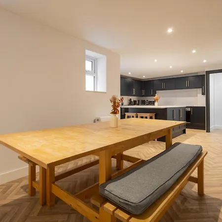 4 Bedroom With Parking