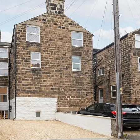 4 Bedroom With Parking Holiday home