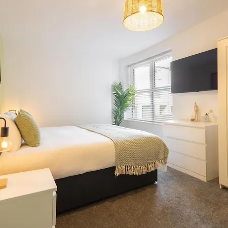 4 Bedroom With Parking Holiday home Harrogate