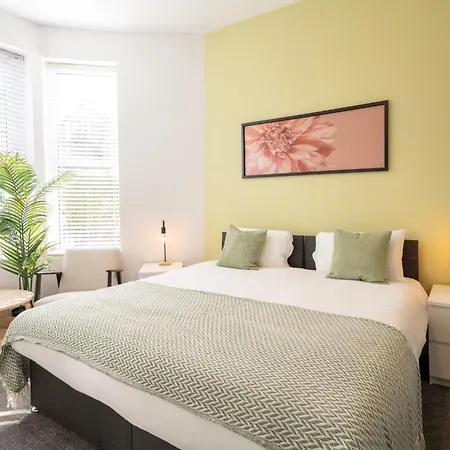Ferienhaus 4 Bedroom With Parking Harrogate