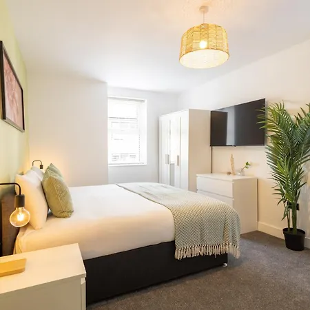 4 Bedroom With Parking *