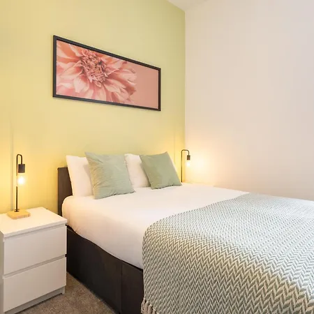 4 Bedroom With Parking Harrogate