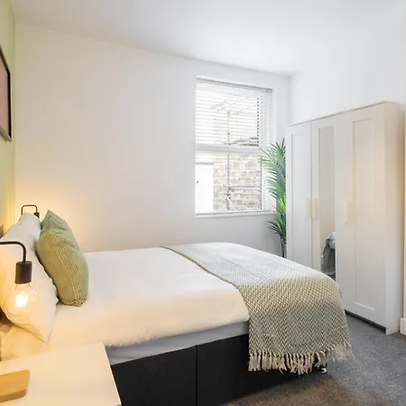 4 Bedroom With Parking * Harrogate