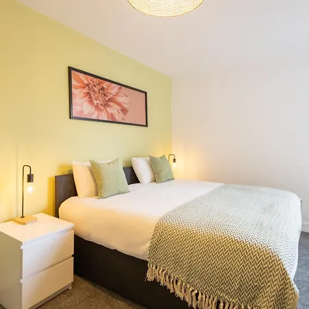 4 Bedroom With Parking *